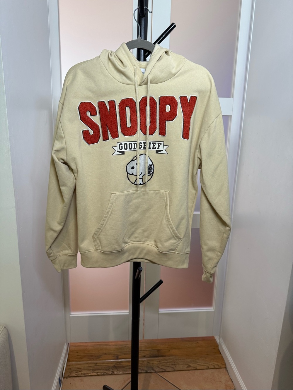 Peanuts Snoopy Beige Crewneck Hoodie, size M